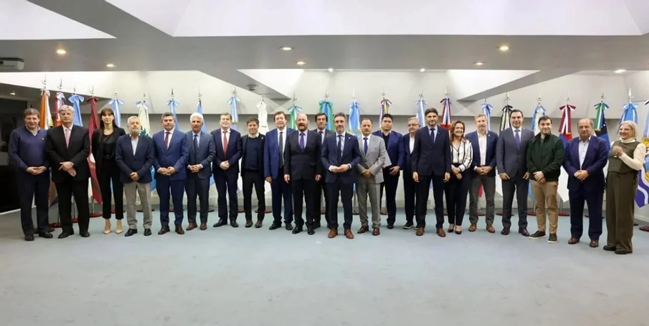 Gobernadores se reunirán en el CFI preocupados por el derrumbe de la coparticipación federal Gobernadores se reunirán en el CFI preocupados por el derrumbe de la coparticipación federal
