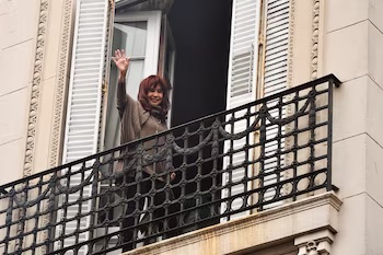El tribunal notificó Cristina Kirchner el uso de tobillera y el comienzo de la prisión domiciliaria