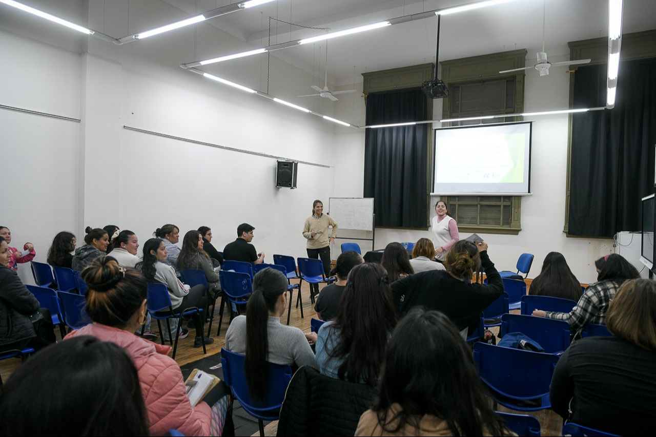 Escuela de Oficios 2025: comenzó la capacitación en Cuidado de Infancias
