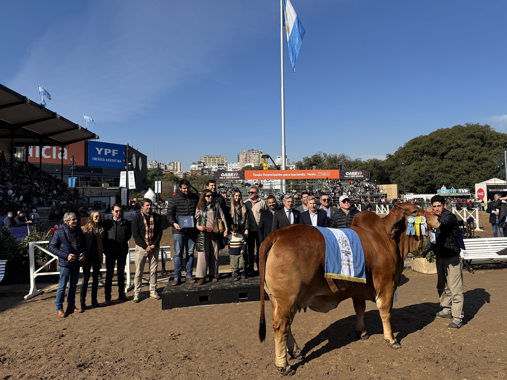 Frigerio estuvo en la Exposición Rural y dialogó con productores y expositores