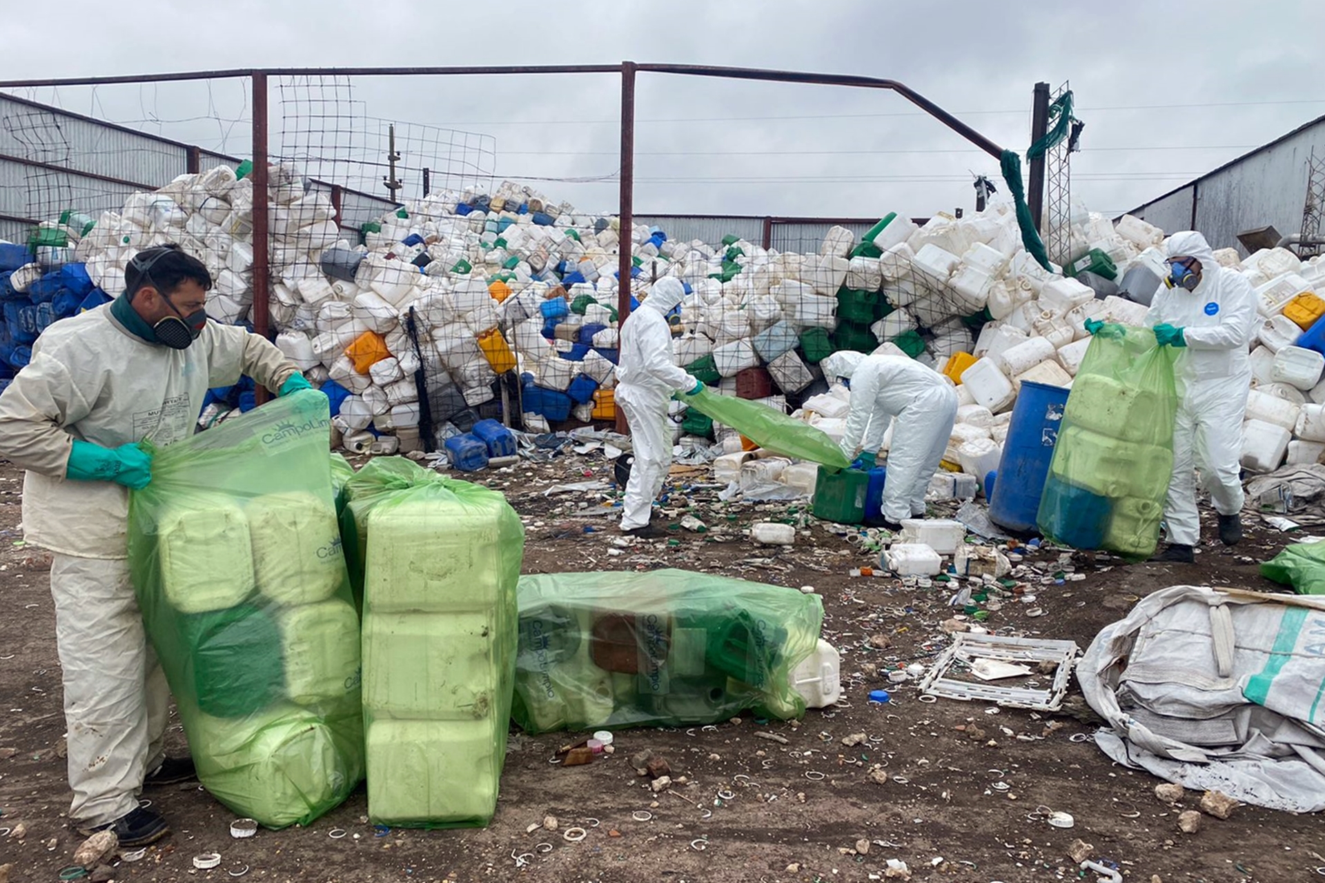 El gobierno clausuró definitivamente un acopio ilegal de envases vacíos de fitosanitarios en Aranguren