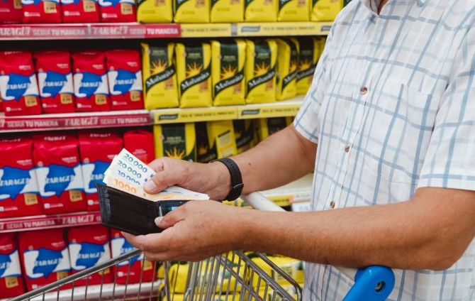 Remarcan precios con subas de entre 3% y 9% debido a la suba del dólar Remarcan precios con subas de entre 3% y 9% debido a la suba del dólar