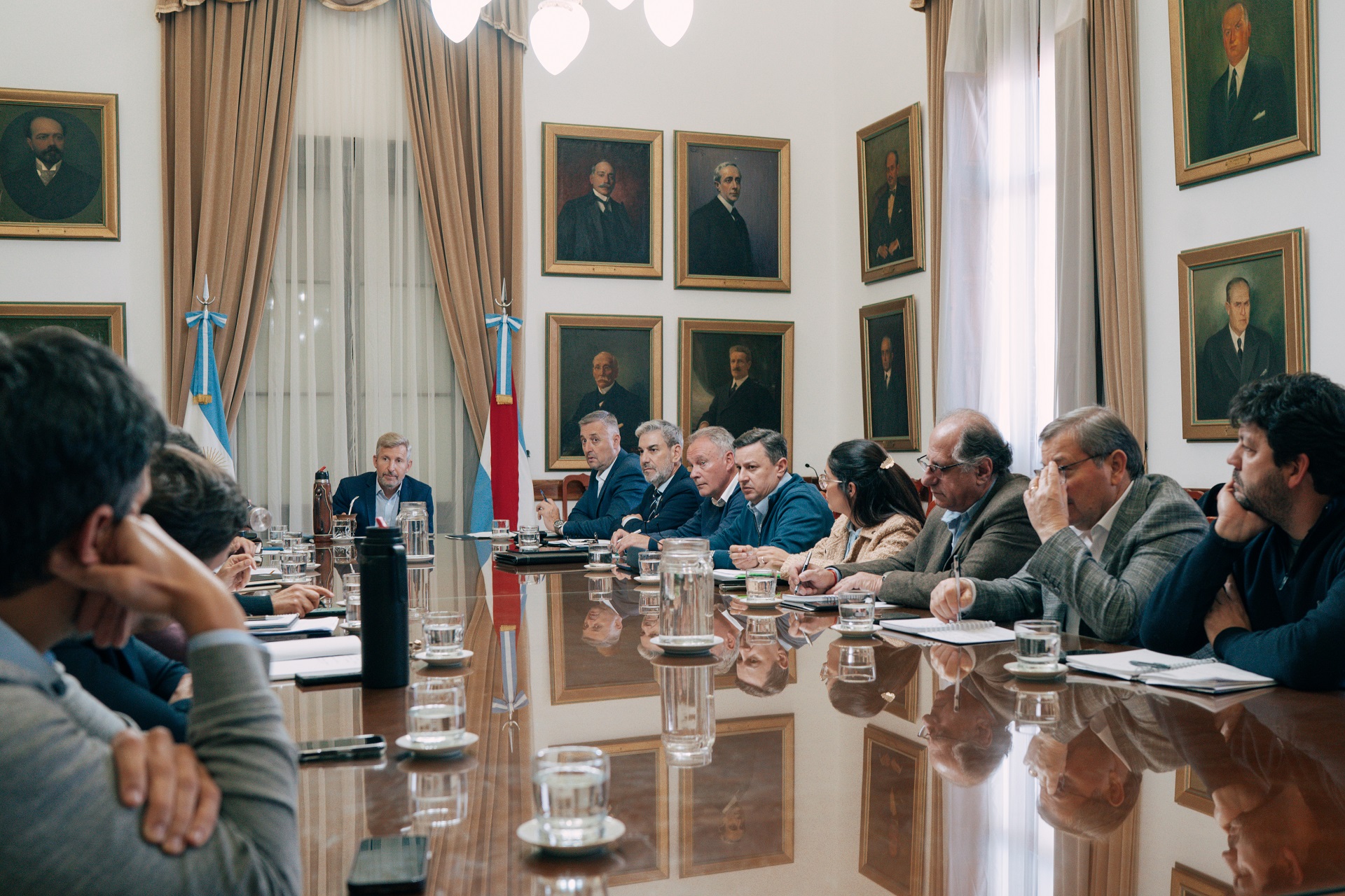 Frigerio presidió una nueva reunión de gabinete centrada en obras y eficiencia del Estado Frigerio presidió una nueva reunión de gabinete centrada en obras y eficiencia del Estado