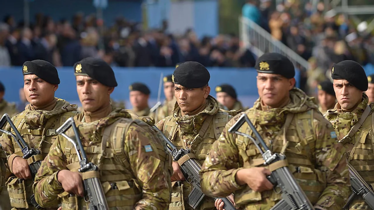 El Gobierno confirmó un aumento escalonado del 7,5% para los sueldos de las Fuerzas Armadas