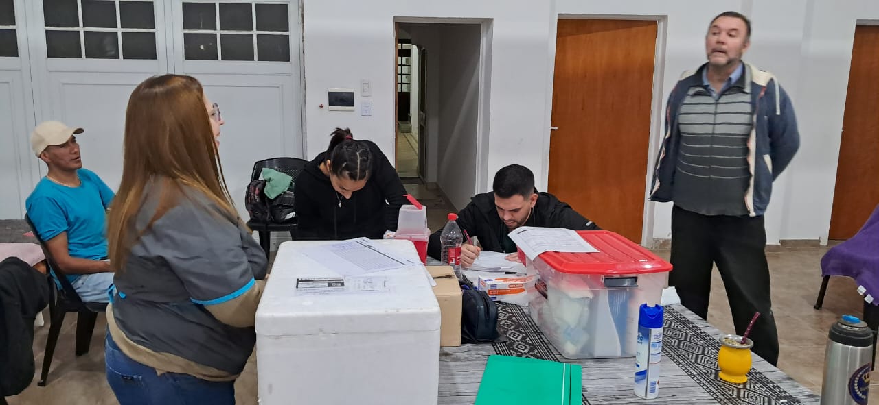La Municipalidad realizó un monitoreo y vacunación de personas en situación de calle La Municipalidad realizó un monitoreo y vacunación de personas en situación de calle