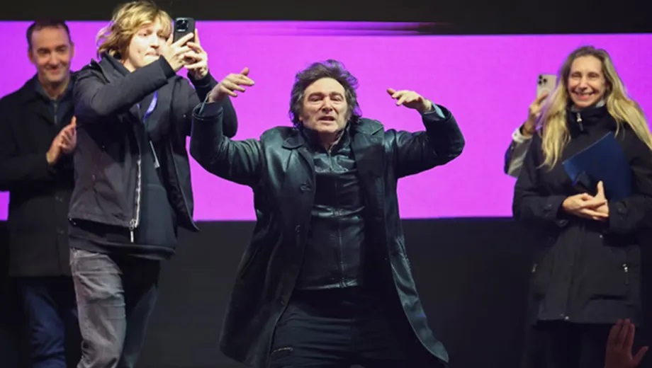 Milei rechazó las “injurias y operetas que vomitan desde los rincones más oscuros de la política todos los días