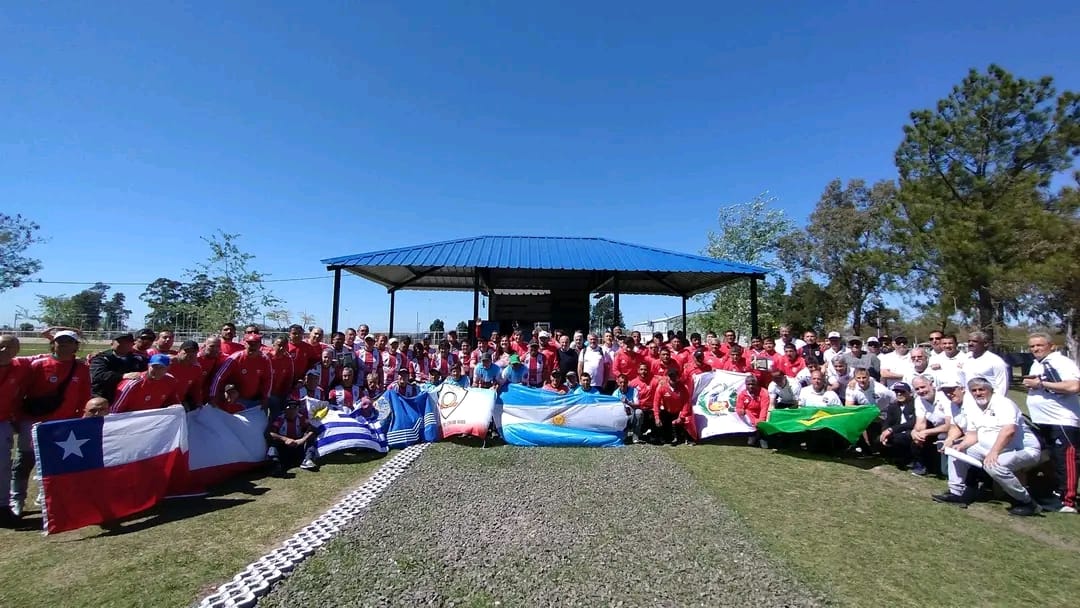 Exitoso 2° torneo internacional de fútbol senior + 50 Copa Ciudad de Santa Elena