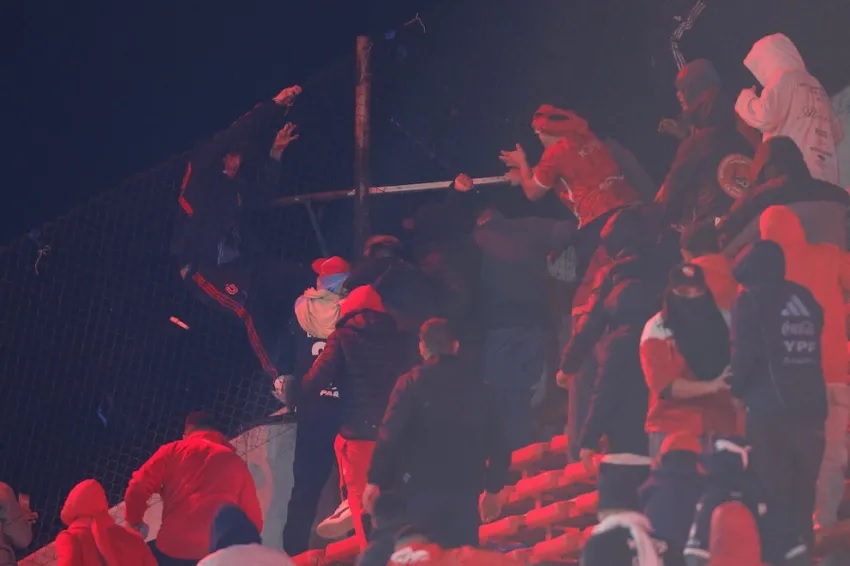 La Conmebol descalificó a Independiente de la Sudamericana por los incidentes ante la U de Chile