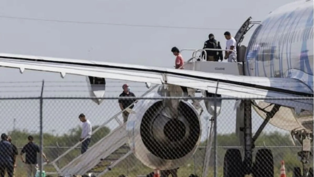 Llega el primer vuelo con deportados argentinos desde Estados Unidos