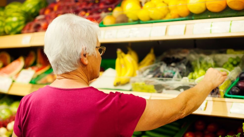 El Gobierno lanza un plan de beneficios para jubilados con descuentos en supermercados y farmacias
