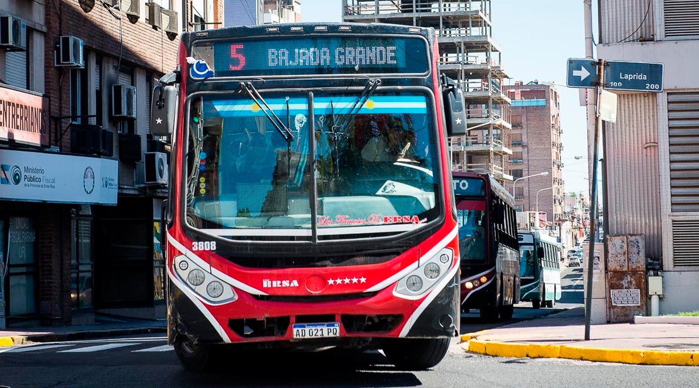 Se restableció el servicio de colectivos en Paraná, pero persiste el conflicto Se restableció el servicio de colectivos en Paraná, pero persiste el conflicto