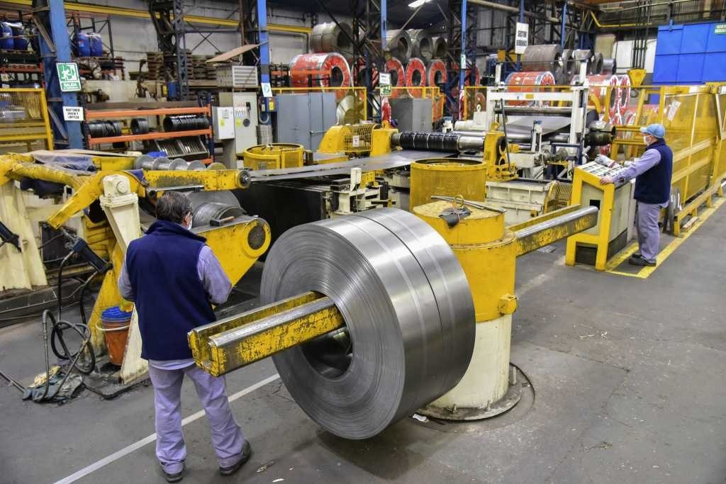 El Gobierno eliminó temporalmente las retenciones a las exportaciones de acero, aluminio y derivados
