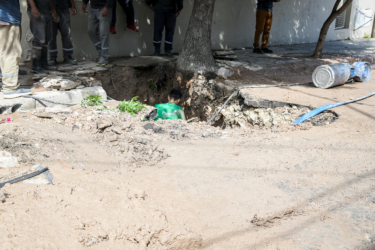Finalizó reparación de caño maestro de agua potable en calle Sebastián Vásquez