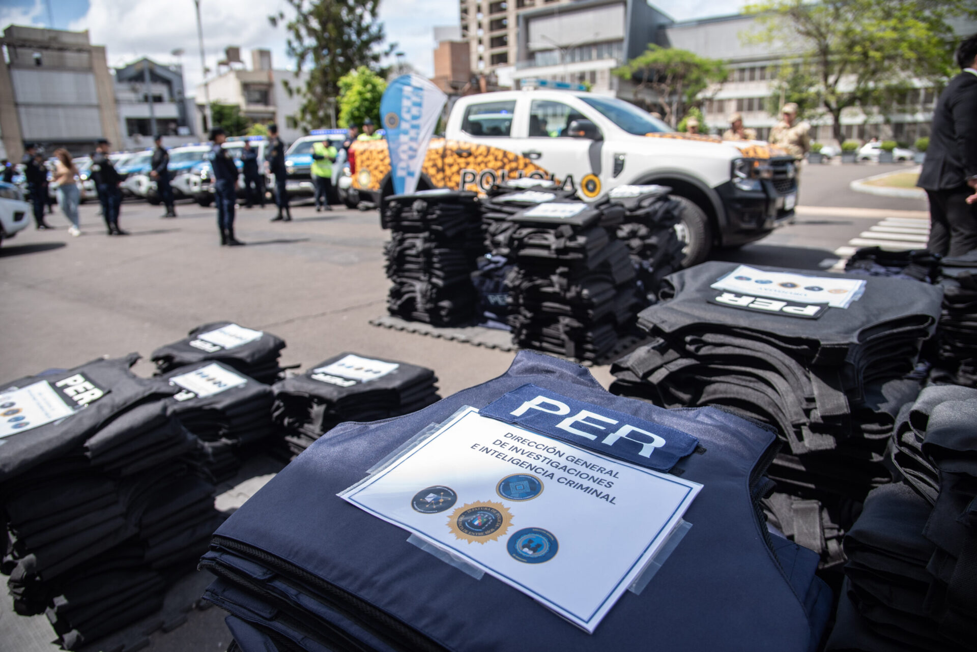 Frigerio distribuyó 1300 chalecos antibalas a la Policía para reforzar la prevención y cuidado de los agentes
