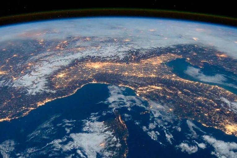 La NASA confirmó que la Tierra perdió su simetría y se oscurece La NASA confirmó que la Tierra perdió su simetría y se oscurece