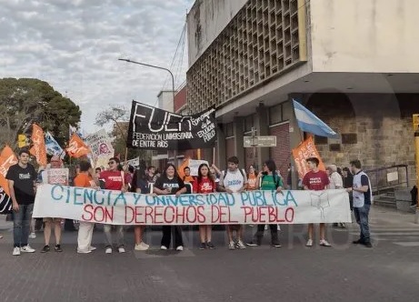 Docentes universitarios entrerrianos inician tres días de paro
