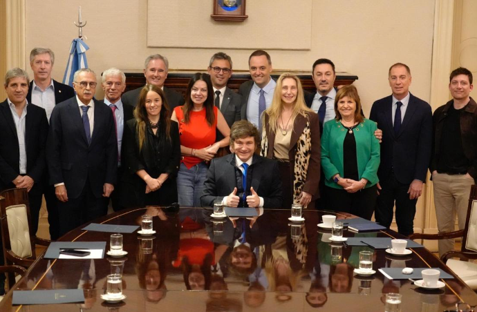Reconfiguración Ministerial: El Gabinete de Milei Retoma el Pulso con Adorni y Santilli