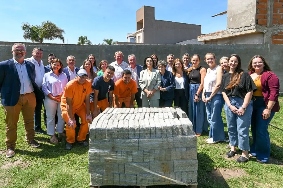 Entre Ríos será la primera provincia en construir aulas con ladrillos PET Entre Ríos será la primera provincia en construir aulas con ladrillos PET